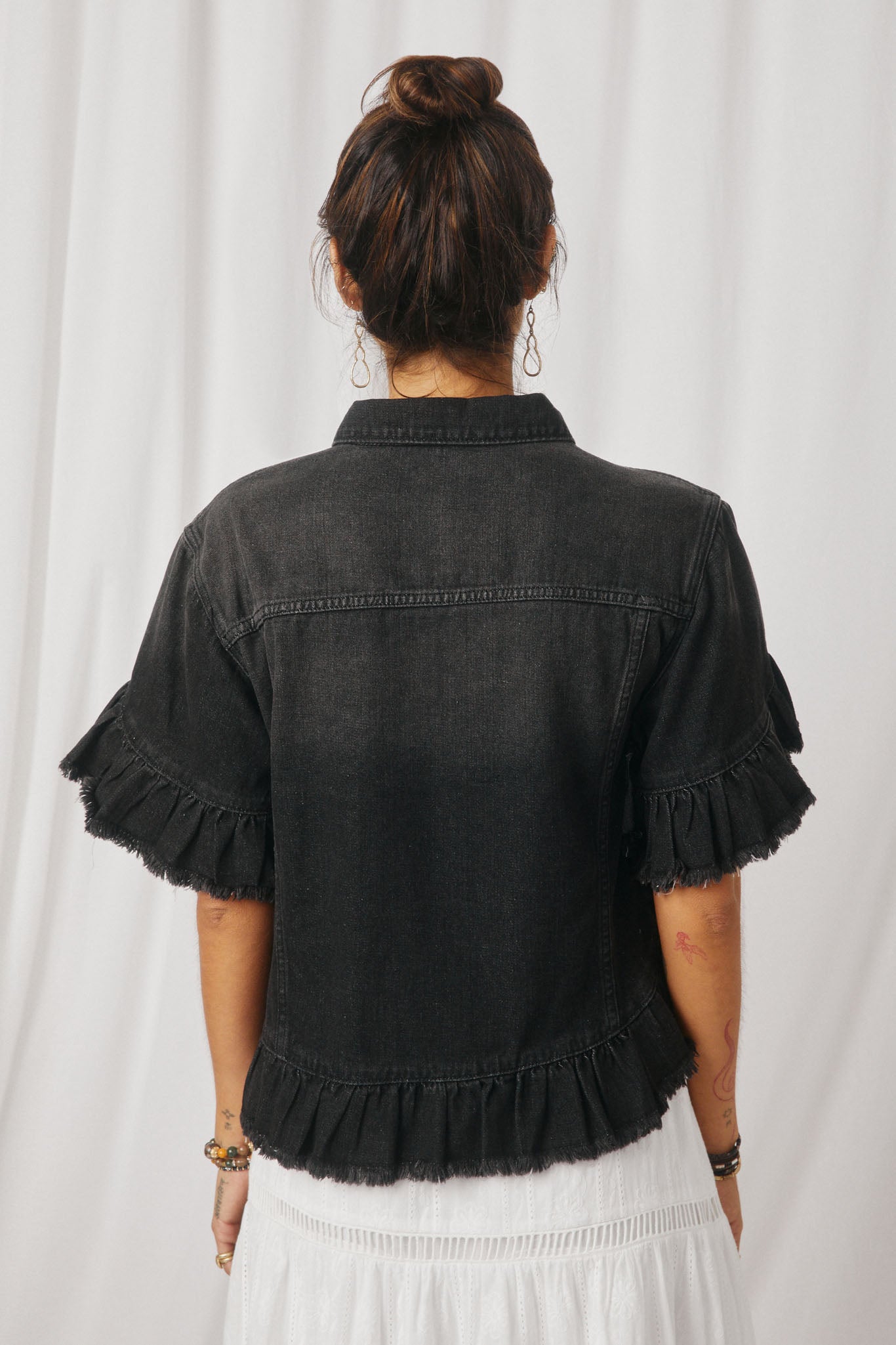 H5588 Black Denim Womens Ruffle Stonewash Denim Jacket Back