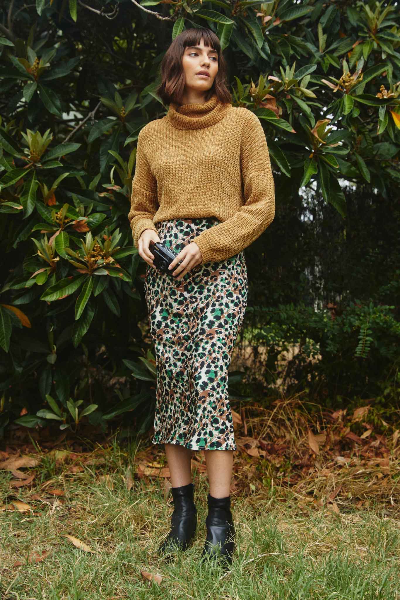 H7949 Leopard Womens Leopard Midi Slip Zip Up Skirt Editorial