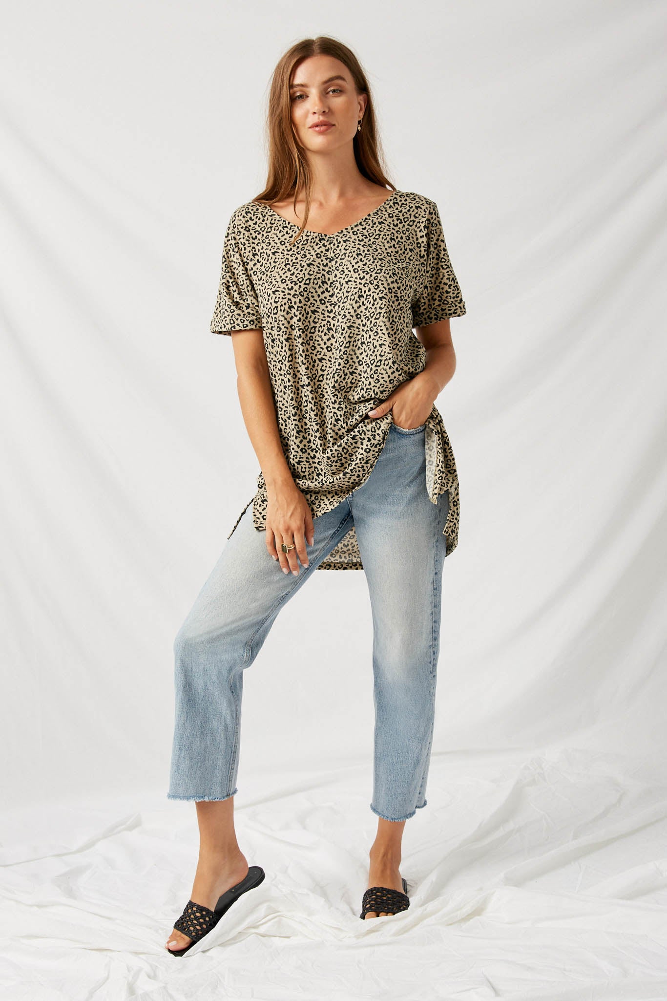 H8253 Olive Leopard V-Neck Tee Full Body