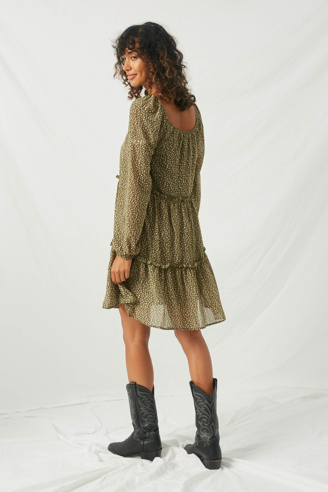 HJ3146 Olive Womens Tiered Ditsy Print Long Sleeve Dress Back