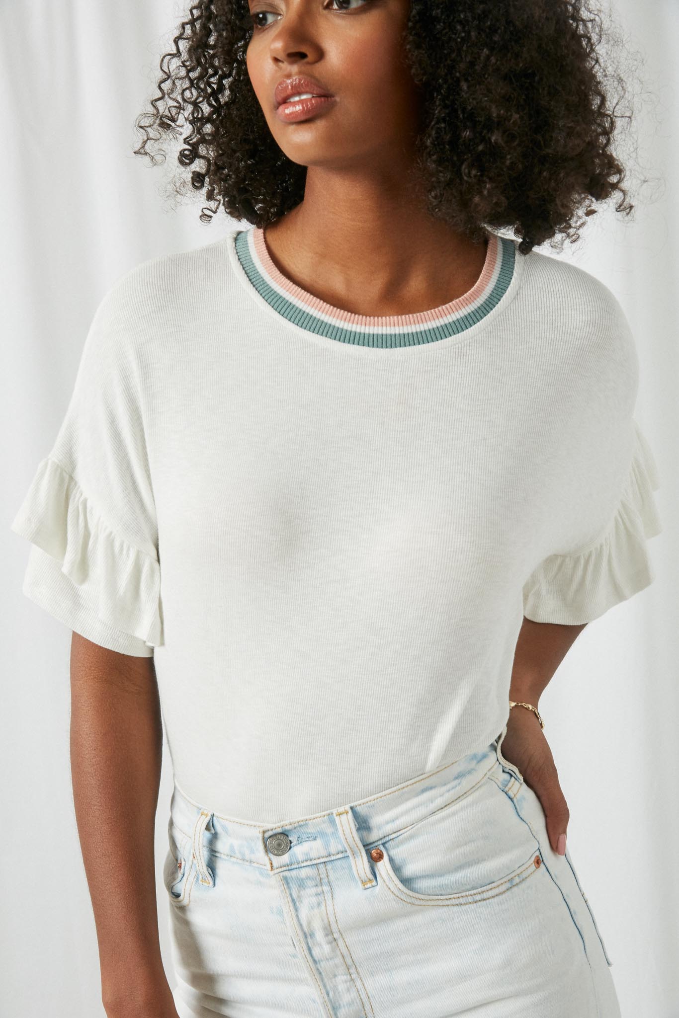 HY2638 Off White Womens Contrast Banded Ruffle Sleeve Top Close Up