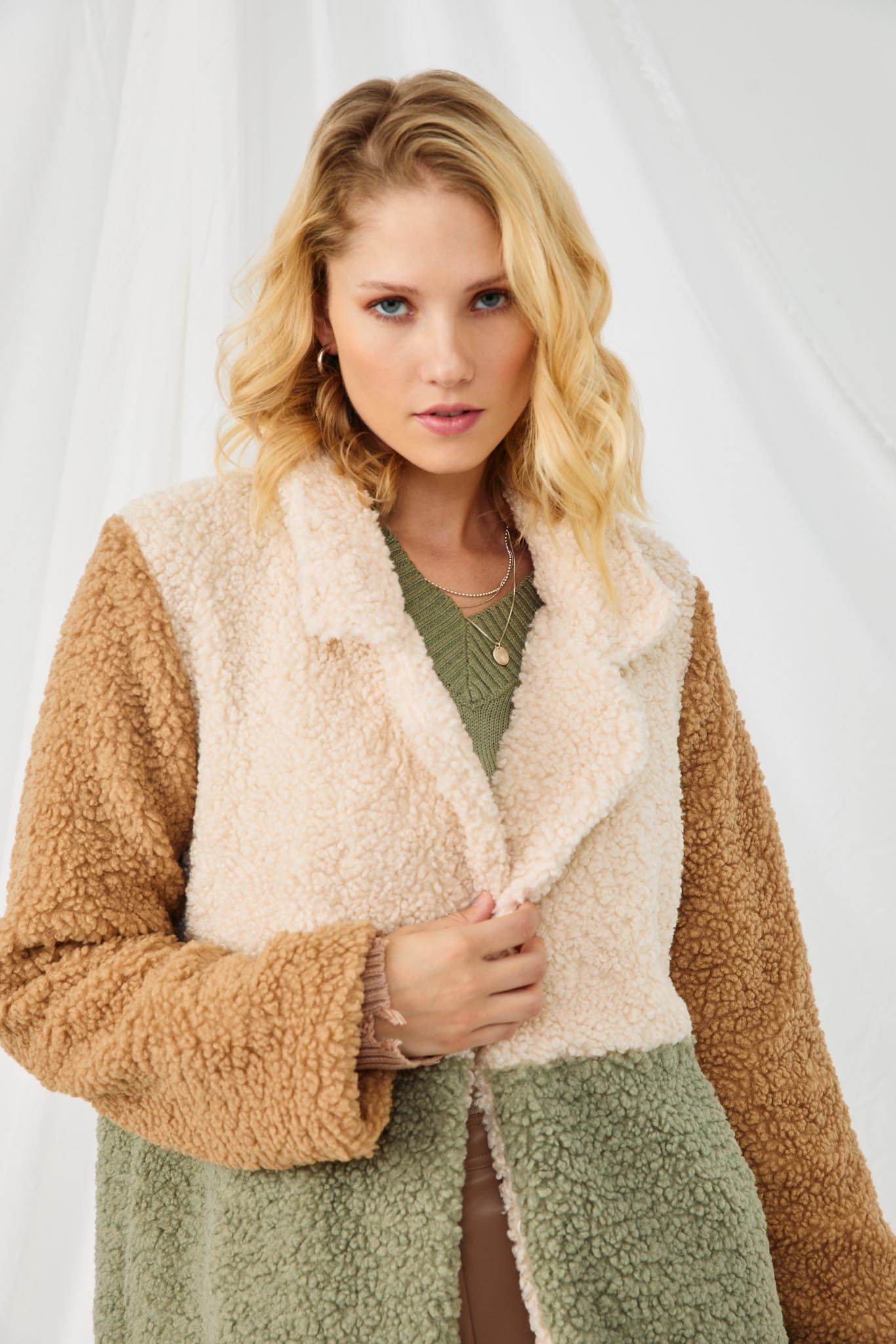 HY5083 SAGE Womens Fuzzy Fleece Collared Color Block Jacket Detail