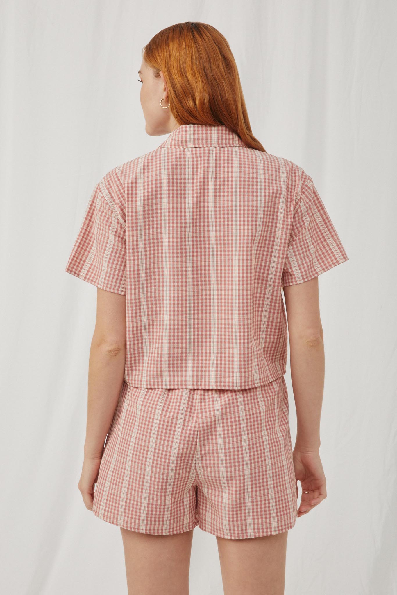 HY5963 Mauve Womens Textured Gingham Cropped Collared Button Up Shirt Back