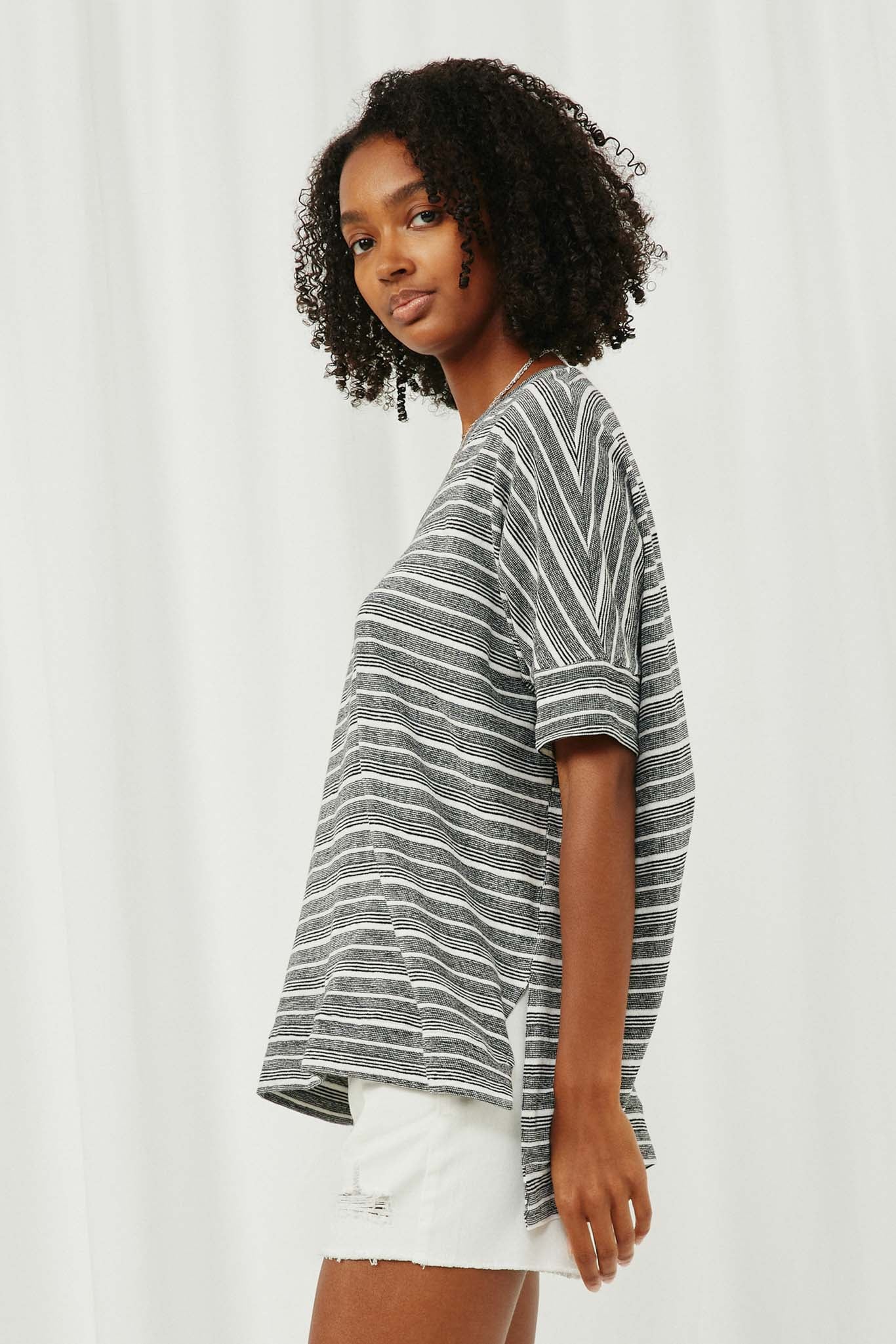 HY6116 Black Womens Engineered Stripe Oversize V-Neck High Low Knit Top Side