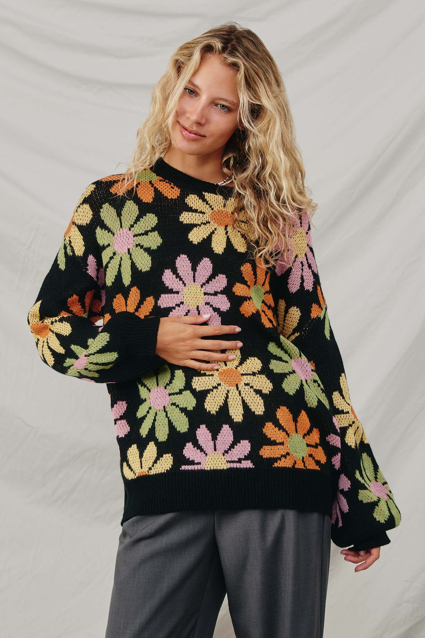 HY7433 Black Womens Retro Daisy Knit Pullover Sweater Front