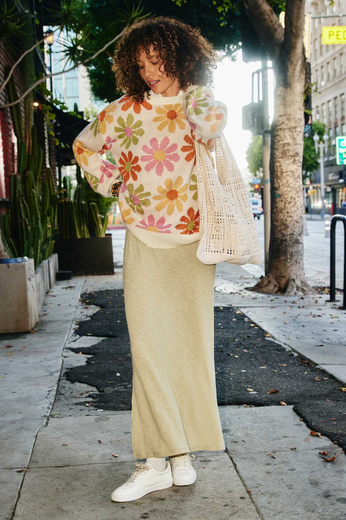 HY7433 Ivory Womens Retro Daisy Knit Pullover Sweater Full Body