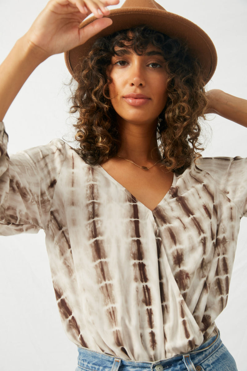 HJ3042 Brown Womens Tie Dye Surplice Top Detail