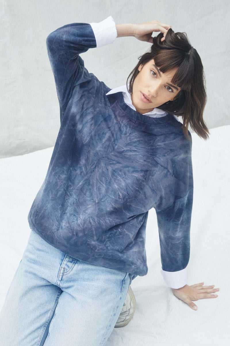 HY1213 NAVY Womens Tie-Dye Pullover Knit Top Pose