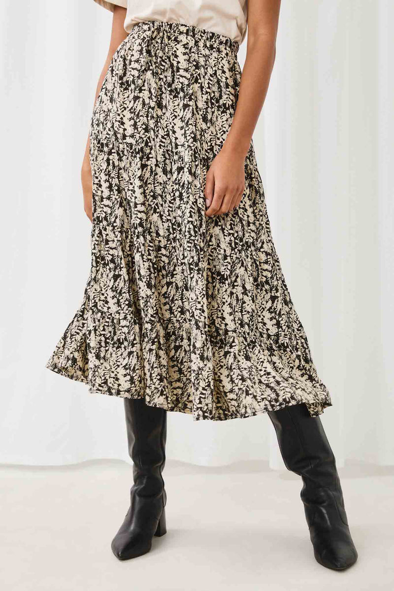 HY5127 BLACK Womens Botanical Print Elastic Waist Tiered Skirt Detail
