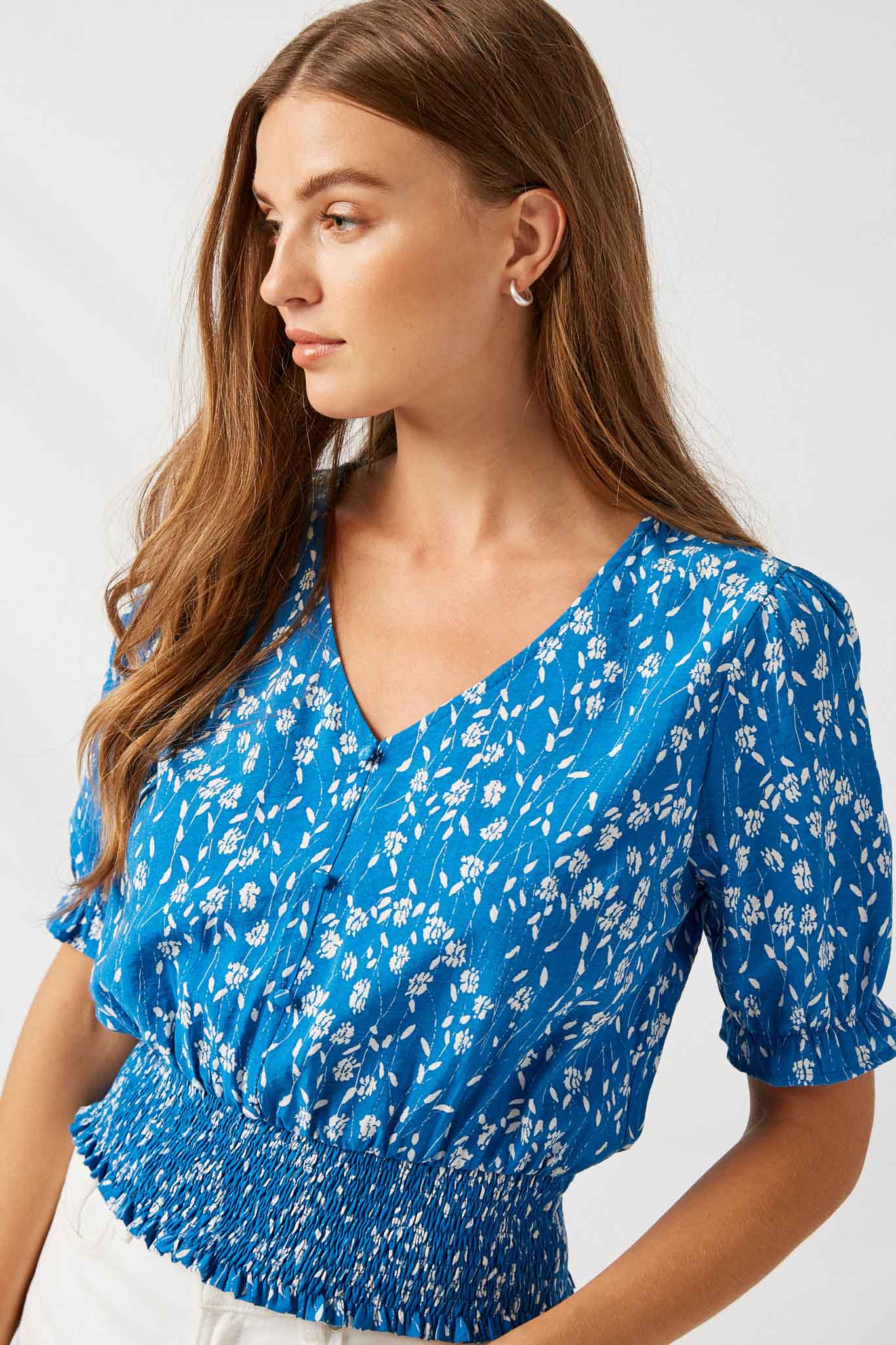 H7749 Blue Mix Floral Button-Down Cropped Smock Top Front